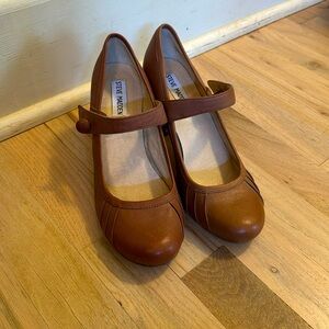Tan Steve Madden heels 7.5